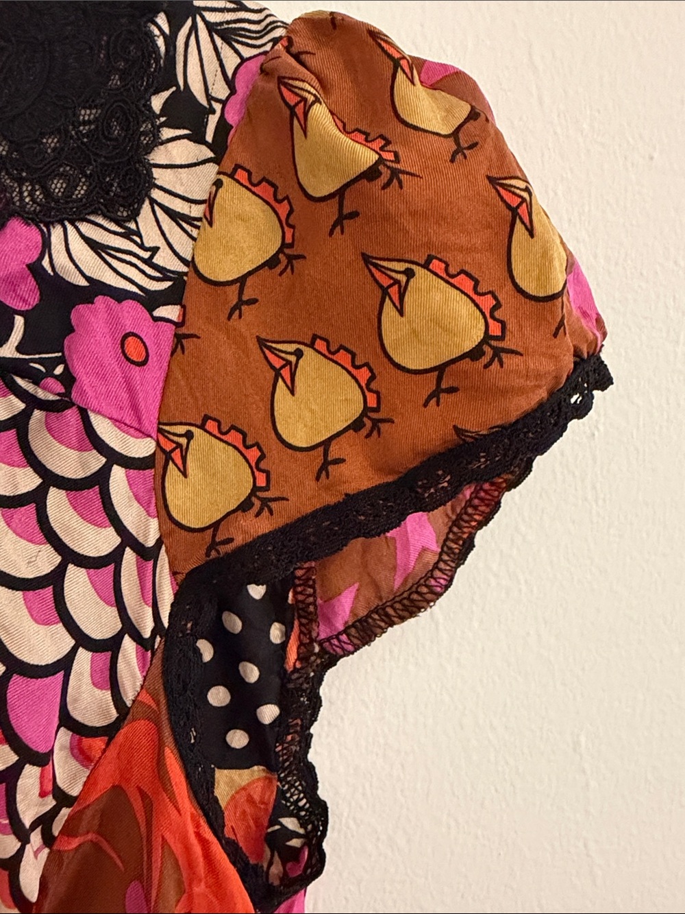 Nanette Lepore Patchwork V-Neck Blouse in Pink & Brown w Black Trim Y2K - Flaw - Picture 8 of 16